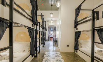 Auberge Petit Hotel