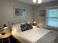 Newly Renovated "Wine Cork Escape