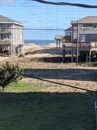 1 min walk to the Beach! In heart of Buxton- sleeps 6, pets welcome, W/D