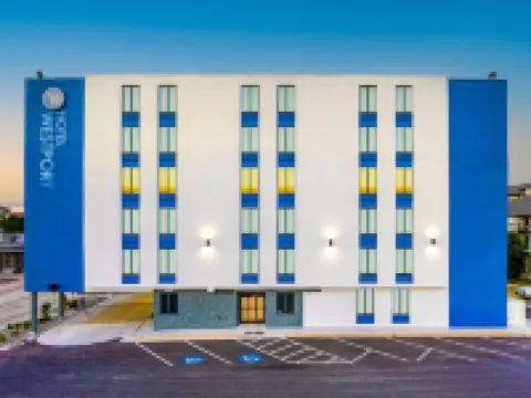 Hotel Westport Kansas City, Tapestry Collection by Hilton Hotels near Redemptorist Catholic Church