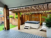 Spacious 4-bedroom house with Hot Tub in beautiful Balch Springs with AC, WiFi
