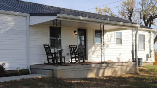 Holland Hideaway, Newly remodeled, less than 5 miles from The Ark Encounter