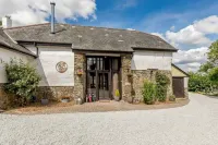 Light and airy traditional Devon Barn, pet friendly! 엄버레이 호텔