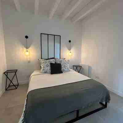 Five and You Rooms