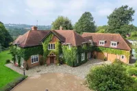 Beautiful 6 Bedroom Home with Pool & Hot Tub