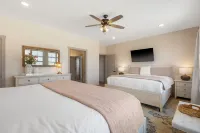 Panoramic Lake View W/ Indoor Pool, Hot tub, Gameroom & Firepit