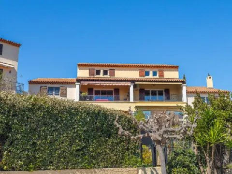 Lou Gangui Hotels near BEAU RIVAGE