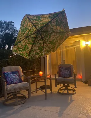 Lilly Pulitzer inspired cottage in the beautiful beach town of Hobe Sound, FL. Timberline Glamping Jupiter附近的飯店