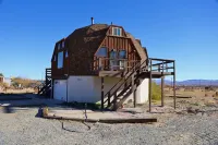 Unique Dome Home in Barstow w/ Game Room & Private Spa! Hotels in der Nähe von Calico Ghost Town
