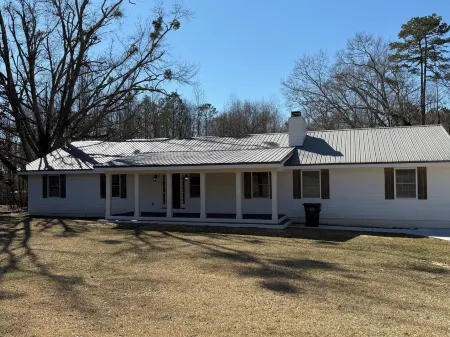 Peaceful Modern Country Home with all amenities