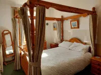 ANGLESEY, Treaddur Bay, King Arthur Suite 6 bed apartment ideal for family hols.