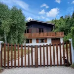 Chalet Hautes Vosges Bussang 500m du Théâtre du Peuple Clos sur 1200m2 Hotels in Bussang