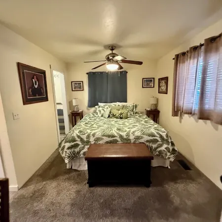 Historic Ohana House - Walk to Downtown Ashland, Hot Tub, Tiki Bar, Pet Friendly