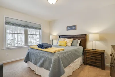 Lake House in the Summer, Ski Chalet in the Winter, Pet Friendly!