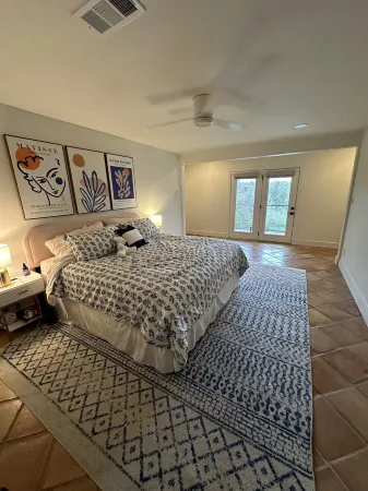 Austin Paradise in the hills just 4 miles from downtown and 2 miles to Zilker.