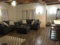 4 BR - 1 BA - Sleeps 9 Hotels in Tamworth