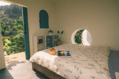He Maison Retreat