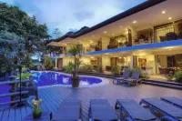 Pumilio Mountain & Ocean Hotel - Pools