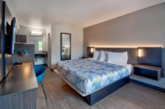 沃倫6號汽車旅館