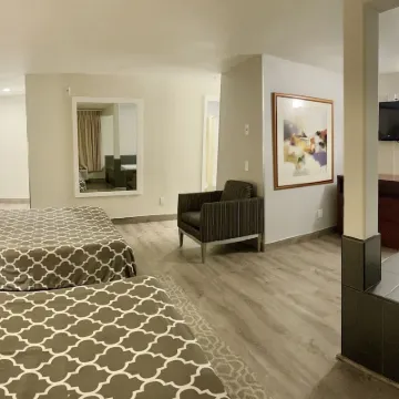 Americas Inn & Suite Hotel berhampiran Pusat Beli-belah Northgate
