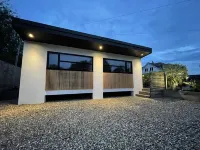 Relaxing Guest House with Jacuzzi & Boat Hire - Homestays