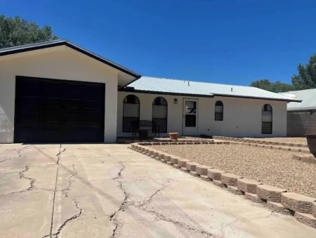 Located in the Heart of Albuquerque.  Close to Old Town, Easy Access to I 40. Отели рядом с достопримечательностью «Альбукерке Ботаникал Гарден»