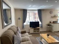 Beautiful 1 Bed Apartment in the Heart of Ludlow فنادق في لود لو