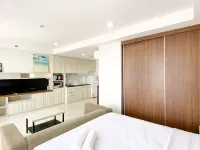 Cozy and Spacious Studio Room Azalea Suites Apartment