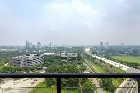 Arka by TwoSpaces Studio @Skyhouse Apartment Отели в г. Cisauk