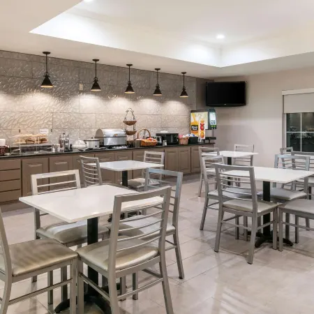 La Quinta Inn & Suites by Wyndham Fredericksburg