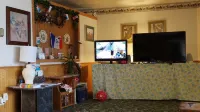 Burr Oak Motel Hotels in Algona