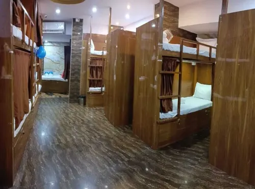 Hotel Crystal Inn - 2-Star