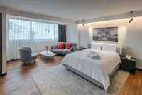 แอมเบอเรส 64, แอน แอสเซนด์ คอลเลกชัน โฮเทล โรงแรมใกล้โซนาโรซา