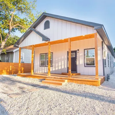 Experience Convenience w 4Br Plus 2 and 1 Half Baths Near Alamodome ミッション・トレイル周辺のホテル