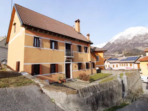 Charming Alpine Retreat for 9