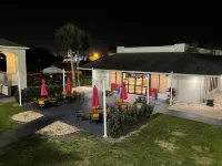 Newly Renovated Room in Cozy Hotel Near Disney 2