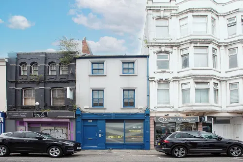 higgihaus 107 Sleeps 4  Monday - Friday Hotels in Butetown