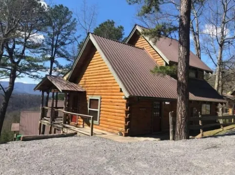 Chelle's Sanctuary 2 Bedroom Cabin by RedAwning