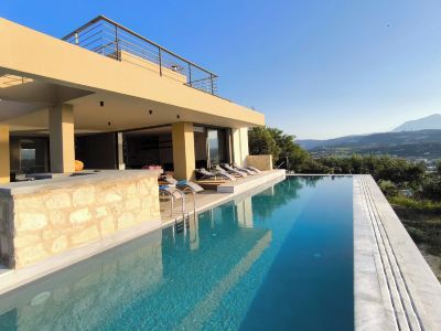 Villa Mirtylla Luxury Retreat w Pool, BBQ and Gym