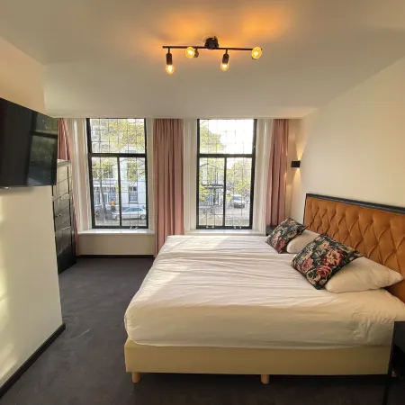 Hotel La Noire - Delft City Centre Отели в г. Делфт