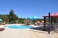 로 고리사도 - 라 페르므 뒤 글란디에 베힌느-드-돔므 호텔