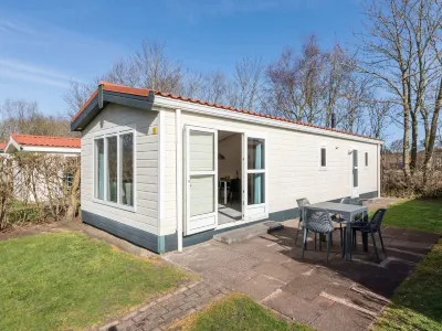 Restyled Chalet with Dishwasher, Near the Sea, on Texel