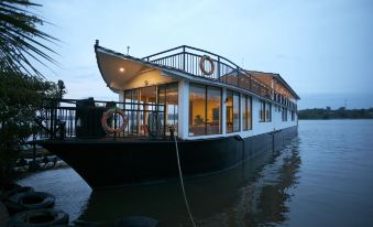Flow by the Amber Collection - Luxury River Cruises in Sri Lanka