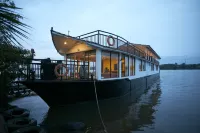 Flow by the Amber Collection - Luxury River Cruises in Sri Lanka Hôtels à proximité de : Sarvodaya Institute of Higher Learning