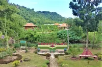 Taman Nggirli Camping & Play Ground Hôtels à : Gondomanan