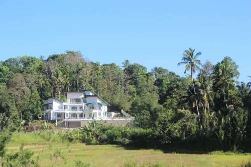 Sunlit Villa Hotels in Galagedara