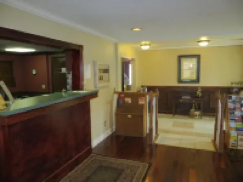 Americourt Hotel and Suites - Elizabethton