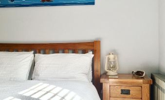 The Seaview Snug