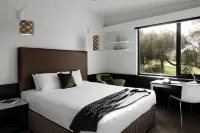 Waurn Ponds Estate Hotels in Mount Duneed