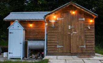 2 Bed Pod Cabin-Sleeps 2-Pets-Garden-Mtn View